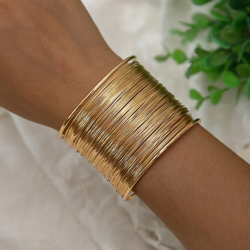 Pulsera Dorada en Forma de C